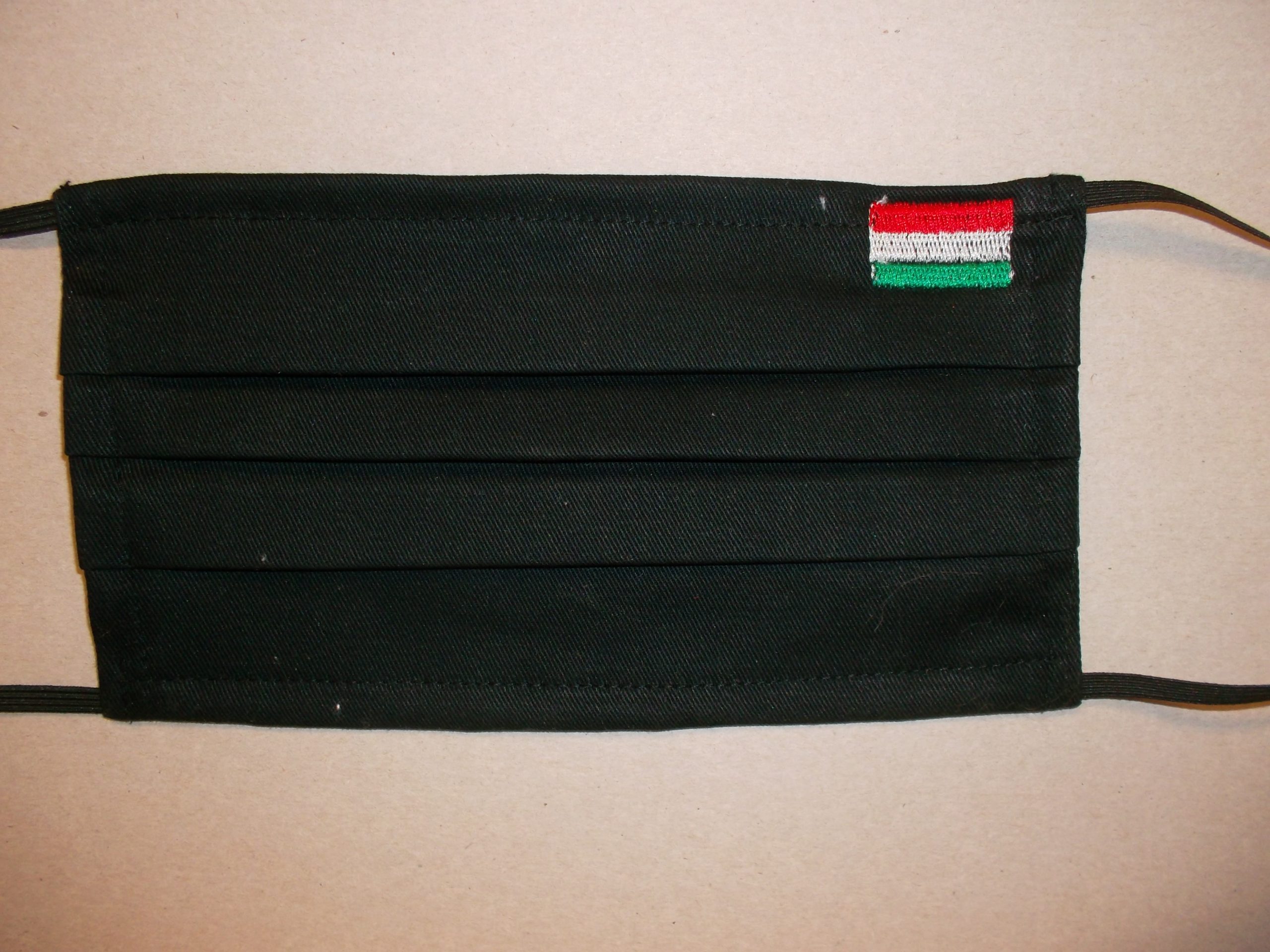 1 db fekete Textil szájmaszk -Magyar zászló hímzéssel